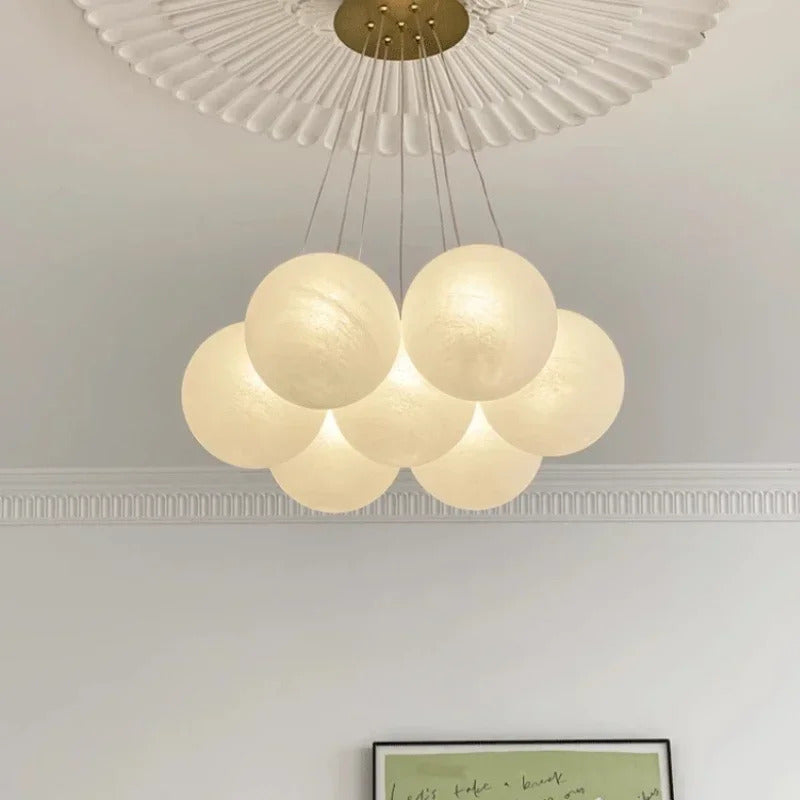 Lustre moderno em estilo creme com bolas de vidro branco, lustre criativo de bolhas LED para sala de estar e quarto, candeeiro nórdico com lua e planetas.