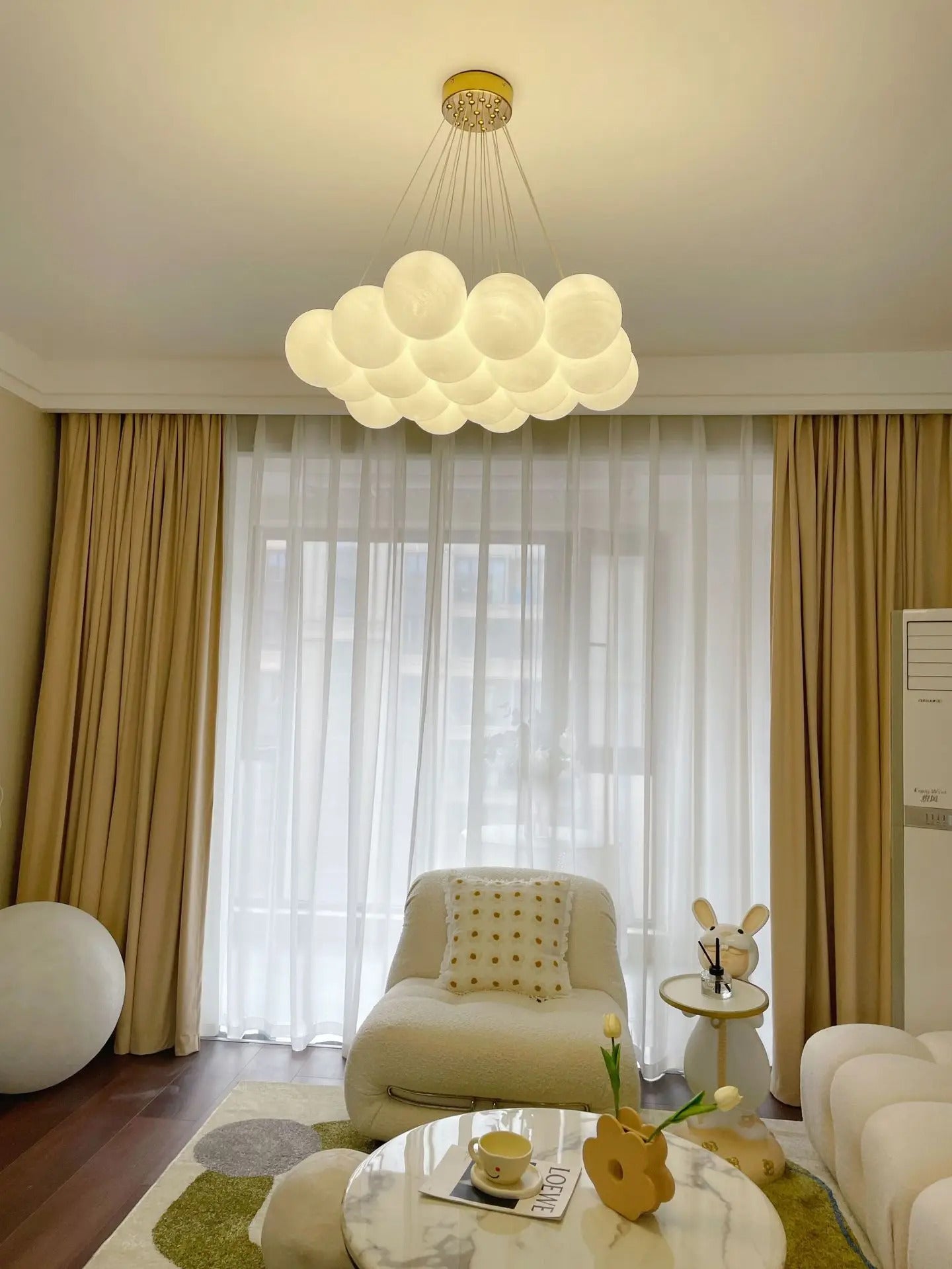 Lustre moderno em estilo creme com bolas de vidro branco, lustre criativo de bolhas LED para sala de estar e quarto, candeeiro nórdico com lua e planetas.