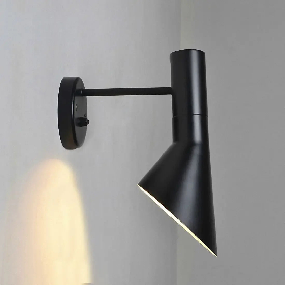 Nordic Minimalist Bedside Wall Lamp Black white Iron Sconce Industrial Retro wall light