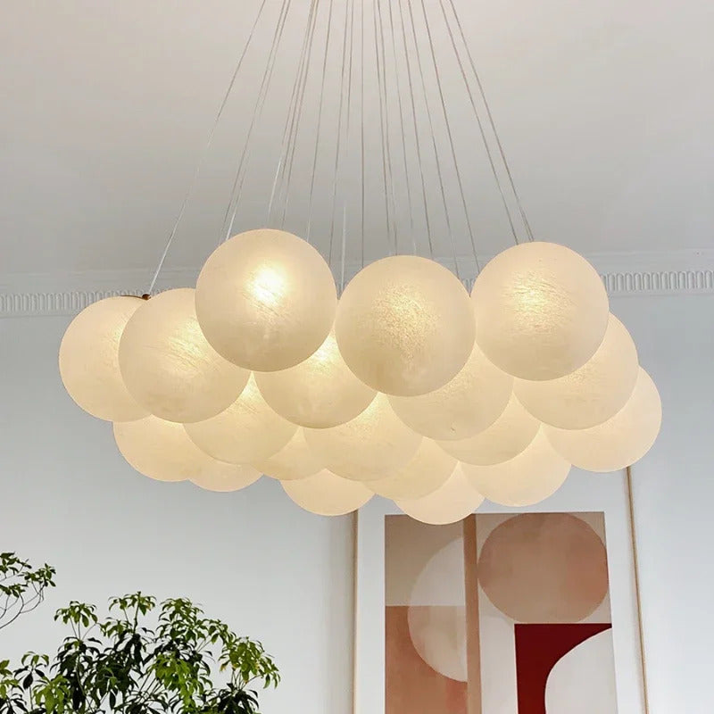 Lustre moderno em estilo creme com bolas de vidro branco, lustre criativo de bolhas LED para sala de estar e quarto, candeeiro nórdico com lua e planetas.