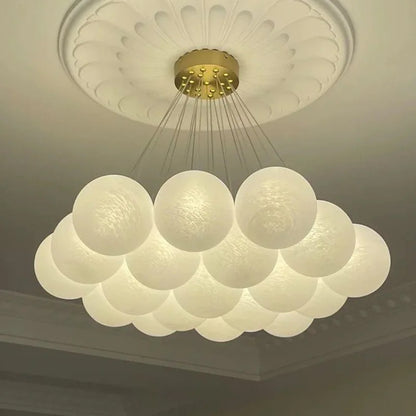 Lustre moderno em estilo creme com bolas de vidro branco, lustre criativo de bolhas LED para sala de estar e quarto, candeeiro nórdico com lua e planetas.