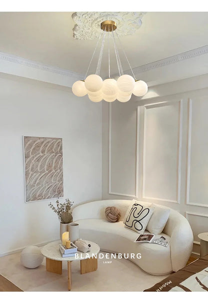 Lustre moderno em estilo creme com bolas de vidro branco, lustre criativo de bolhas LED para sala de estar e quarto, candeeiro nórdico com lua e planetas.