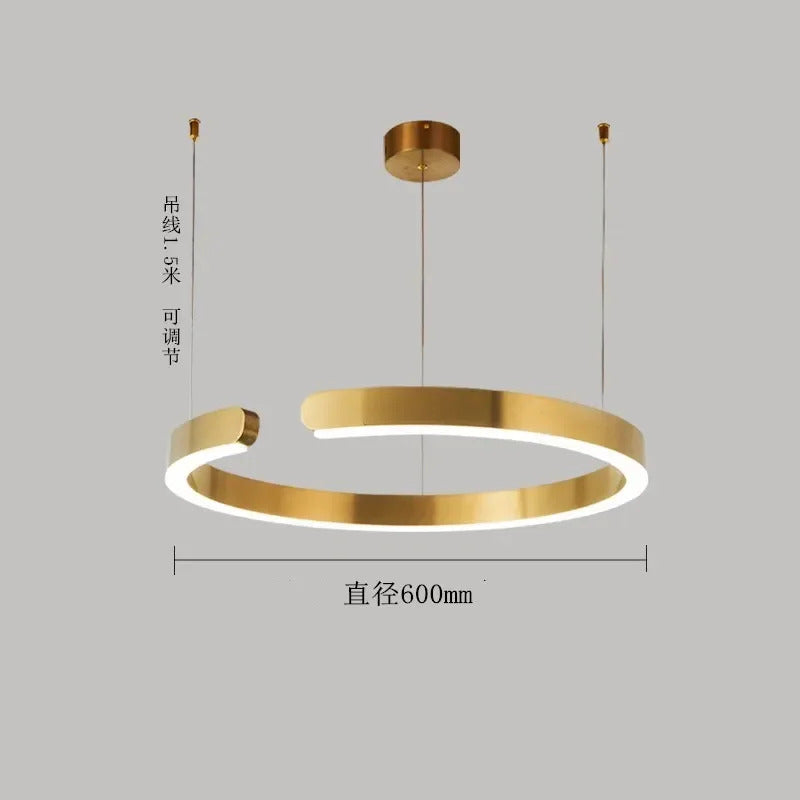 Moderno candeeiro suspenso LED em formato de anel, com intensidade regulável, nas cores dourado e preto, ideal para mesas, salas de jantar, cozinhas e quartos. Design minimalista e elegante. 